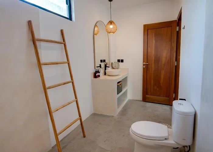 Villa 2br With Pool, River View In Canggu